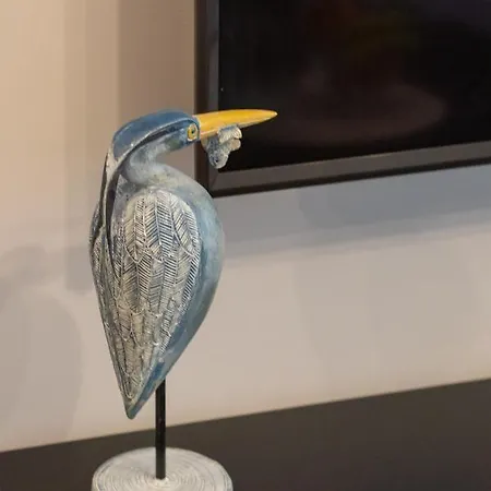 River Side With Balcony By Renters Prestige Lejlighed *