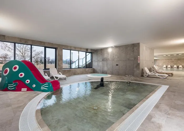 River Side With Balcony By Renters Prestige 公寓