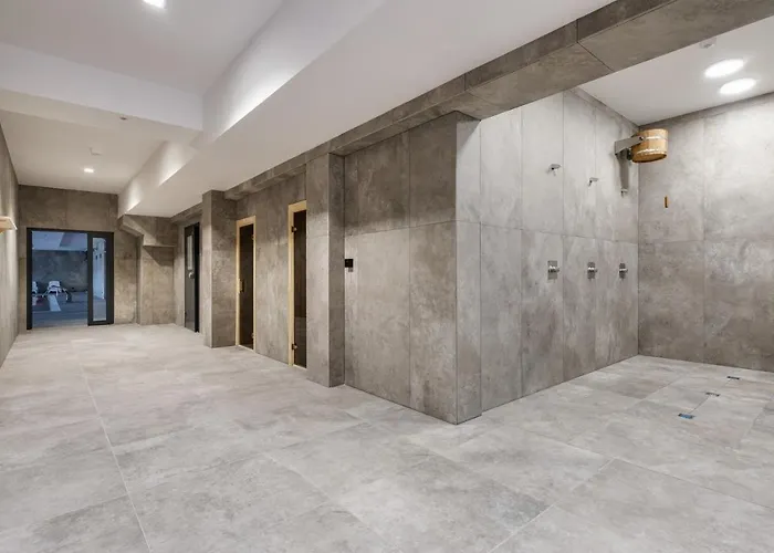 公寓 River Side With Balcony By Renters Prestige *