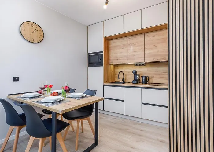 River Side With Balcony By Renters Prestige 公寓